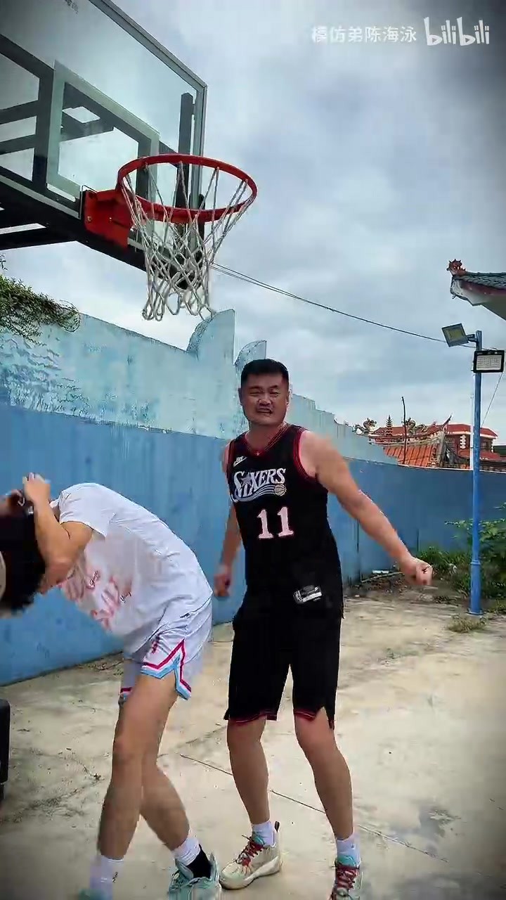 假如姚明和詹姆斯当队友会怎么样？网友：那就是乔丹+皮蓬😆